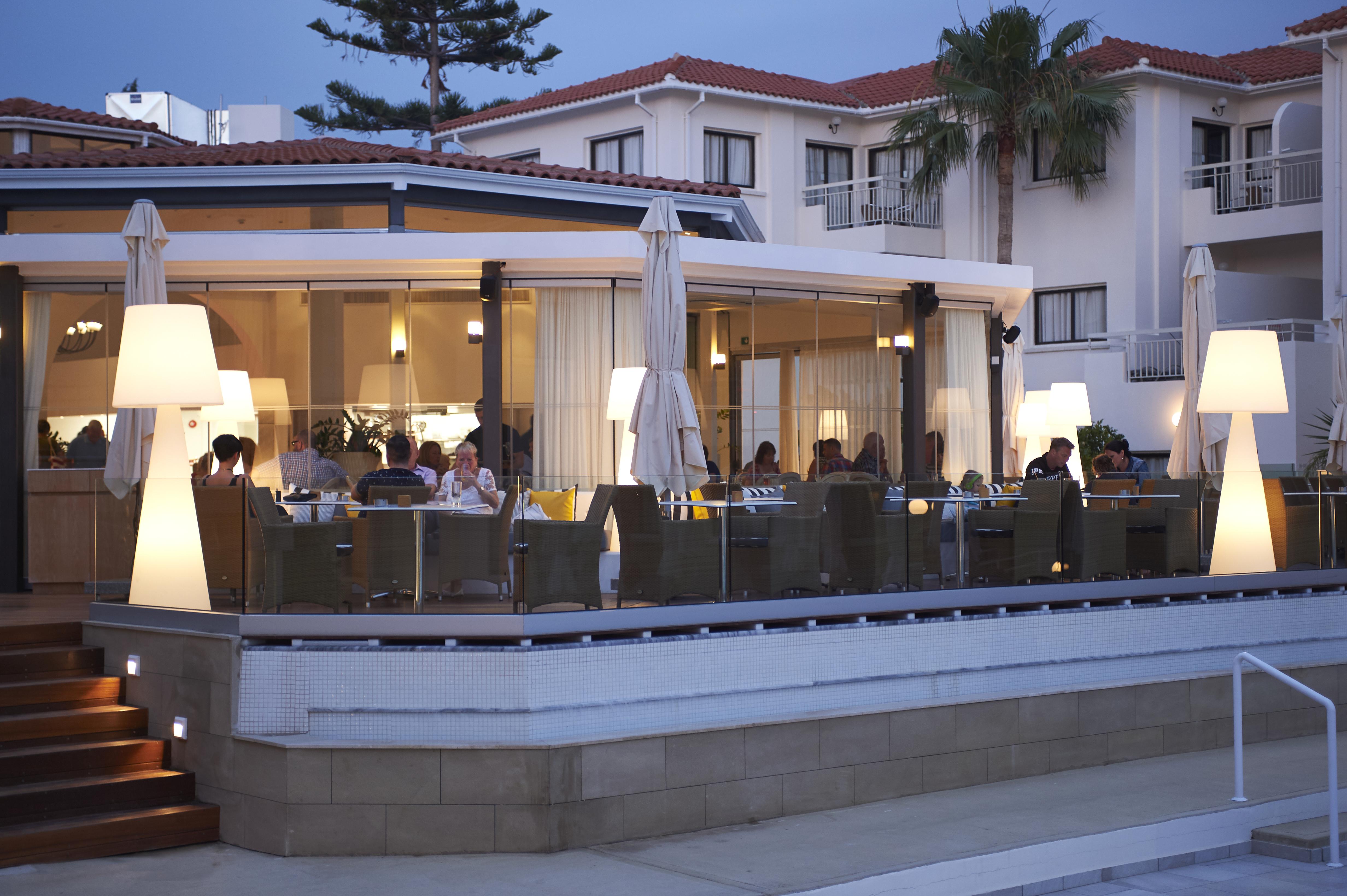 King Jason Paphos - Designed For Adults By Louis Hotels 外观 照片