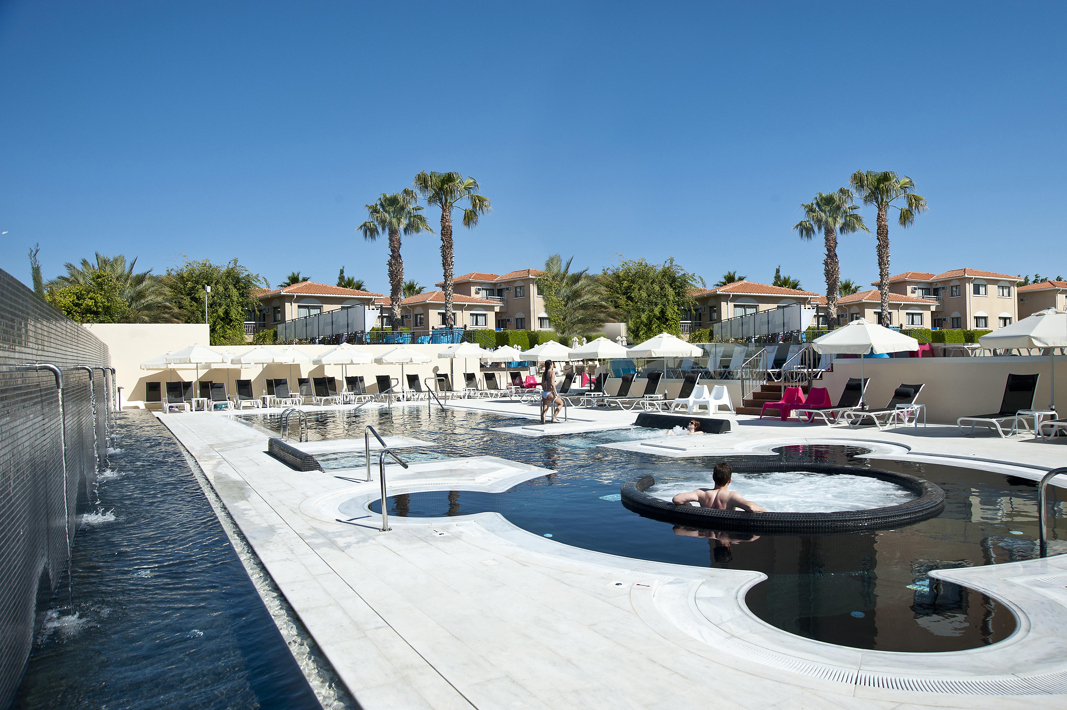 King Jason Paphos - Designed For Adults By Louis Hotels 外观 照片