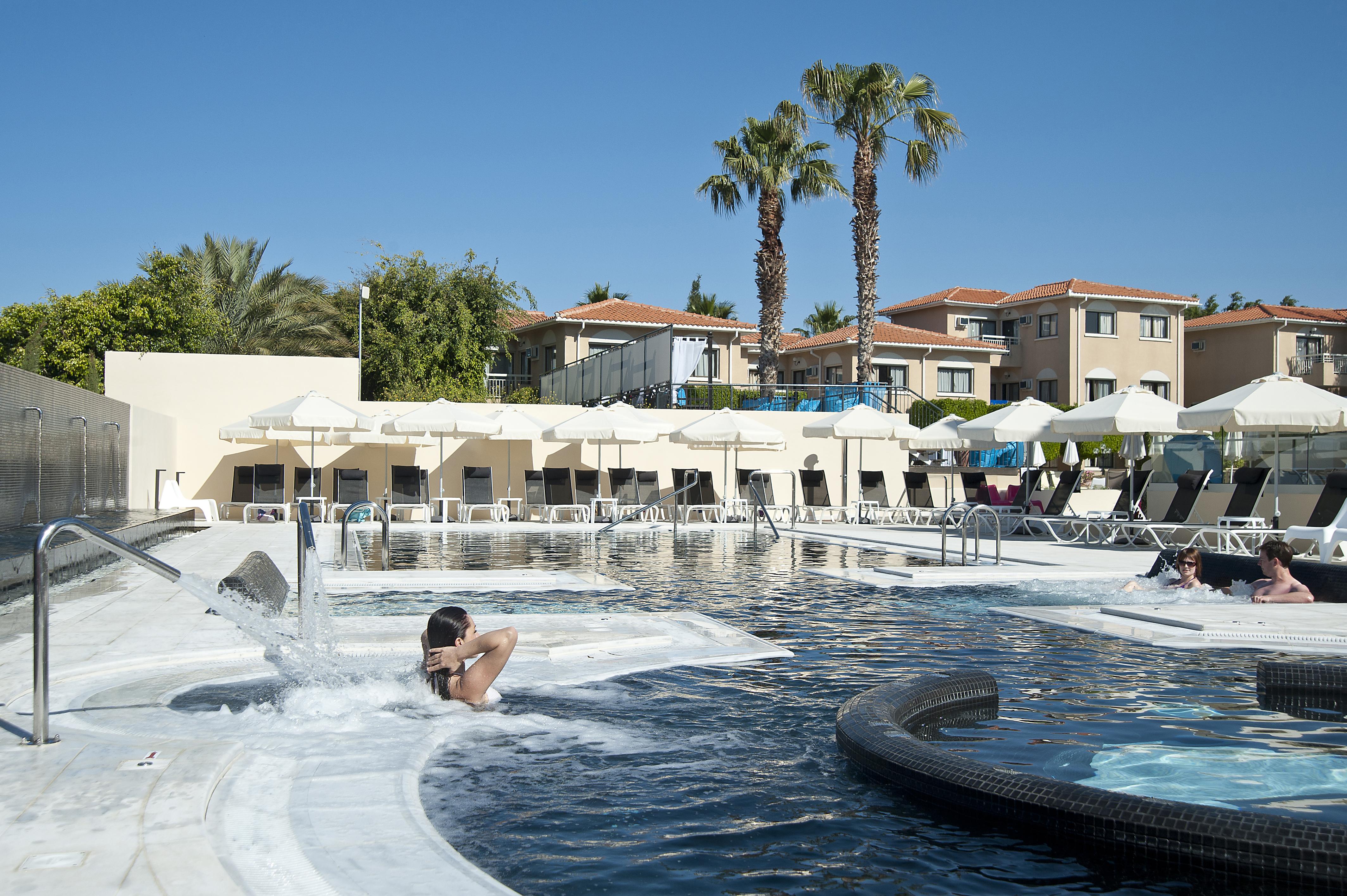 King Jason Paphos - Designed For Adults By Louis Hotels 外观 照片