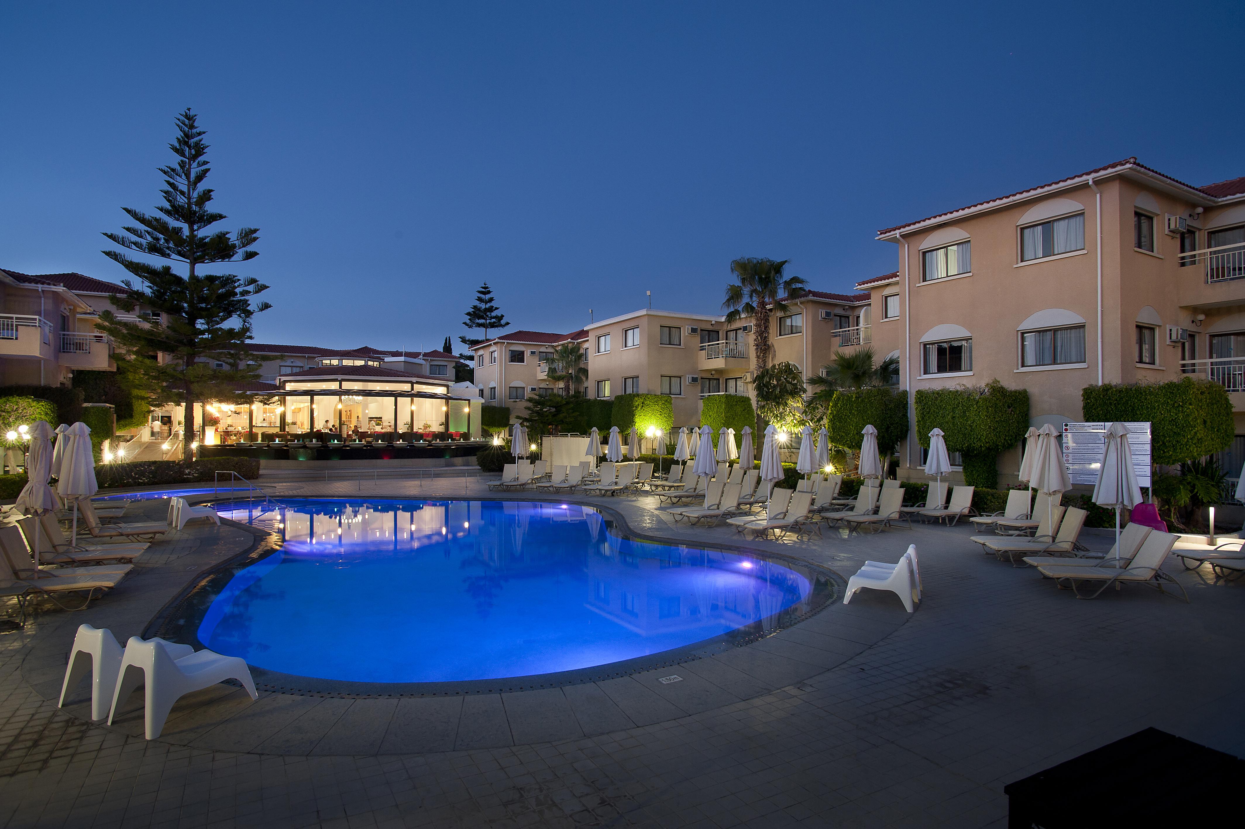 King Jason Paphos - Designed For Adults By Louis Hotels 外观 照片