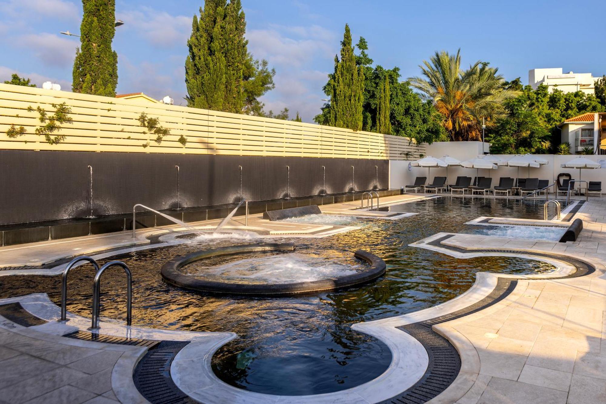 King Jason Paphos - Designed For Adults By Louis Hotels 外观 照片