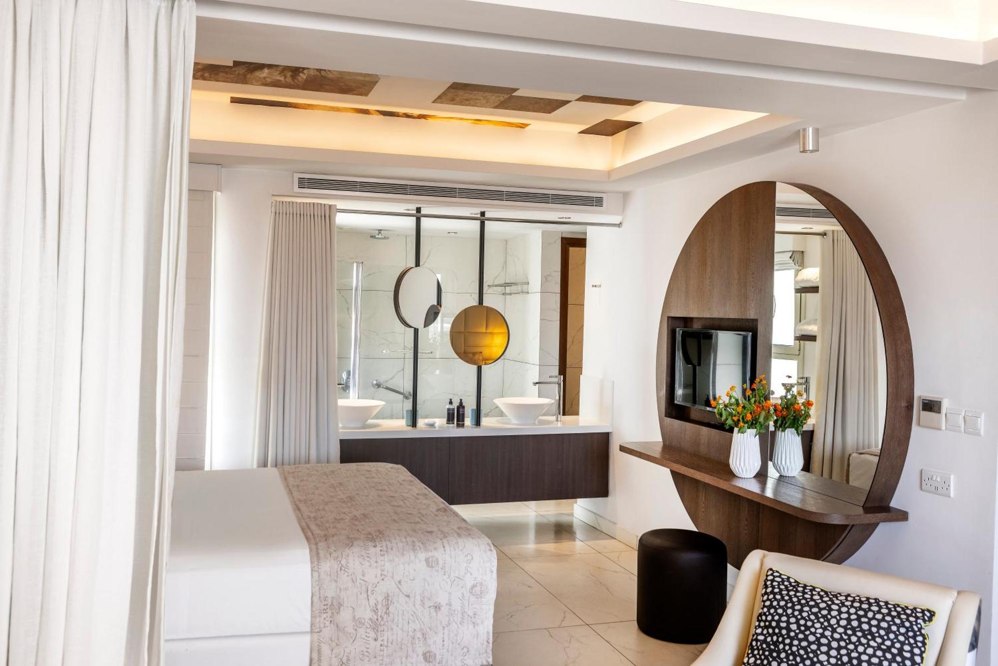 King Jason Paphos - Designed For Adults By Louis Hotels 外观 照片